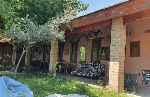 Sighnaghi House | Authentic & stylish Bungalow and Artists residence in Kakheti, 2 km from Signagi