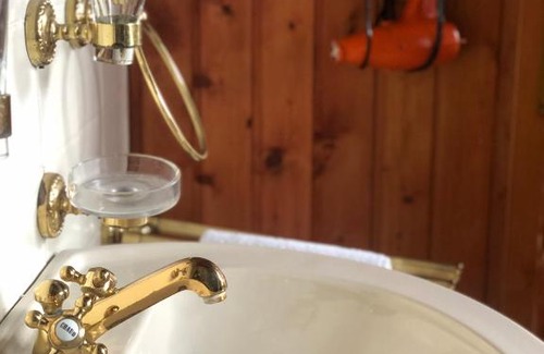 Weyer Ski Chalet | Authentiek, Vintage Chalet aan de Bosrand