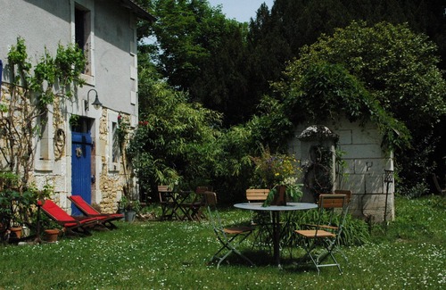 Cubjac House | Authentique gite Côté Jardin at Domaine Le Nid des Oiseaux in charming village.