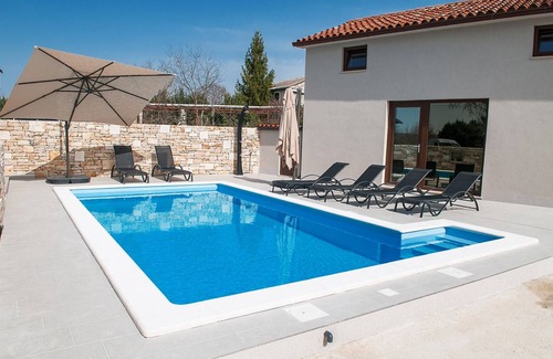 Krmed House | Autochthone Villa with Pool in Krmedn