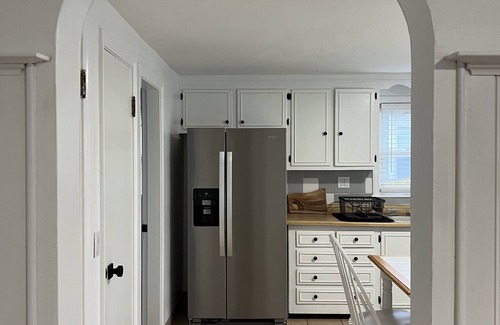 Easton's Point House | AUTUMN ESCAPE/BIG DISCOUNT: "Middletown Beachside Charm, Newport Adventures"
