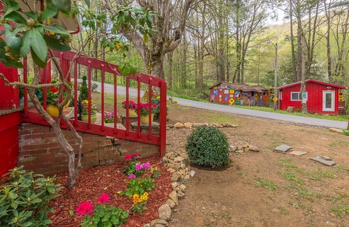 Roan Mountain Cottage | Autumn & Fall Colors at Cloudland Cottage in Beautiful Roan Mountain!