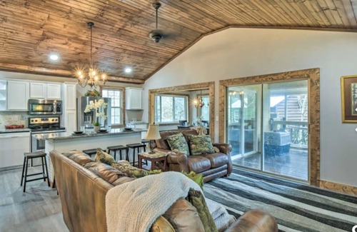 Otto Cabin | Autumn Lodge with Tree House Hot Tub and Hame Room