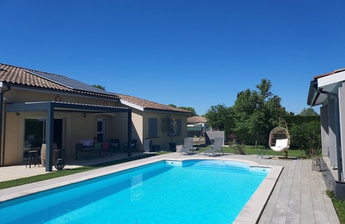 Bressols House | Aux Portes de Montauban, Maison Avec Jardin, Piscine et Jacuzzi