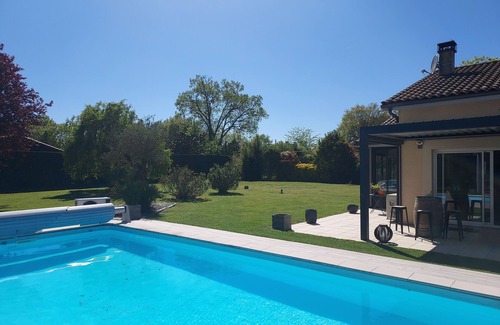 Bressols House | Aux Portes de Montauban, Maison Avec Jardin, Piscine et Jacuzzi