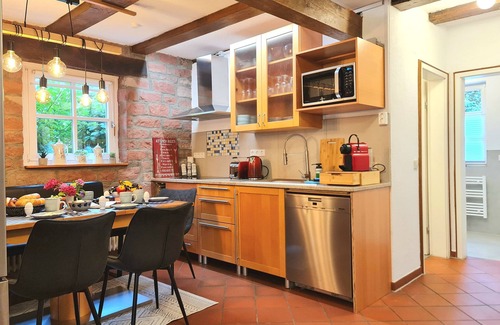 Kandel House | AVAHOME: HOUSE for 16 PEOPLE in the middle of CANDEL, WLAN, NETFLIX, KITCHEN, PARKING SPACES