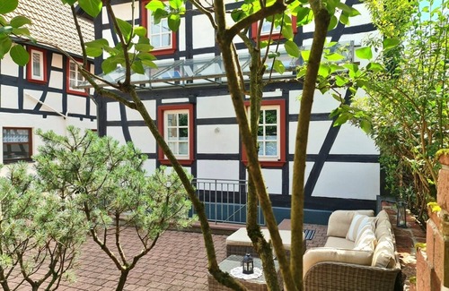 Kandel Apartment | AVAHOME: Space for 6, WLAN, Netflix, Nespresso, parking spaces in the middle of Kandel
