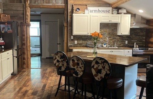 Alberton Cabin | Available dates in August! Beautiful cabin with a creek running through it.