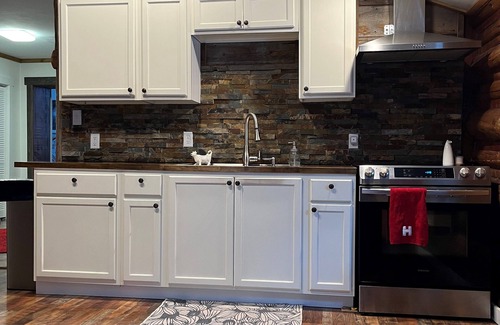 Alberton Cabin | Available dates in August! Beautiful cabin with a creek running through it.