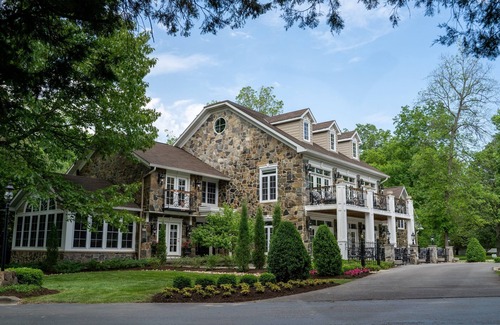 Carbondale House | Available for Thanksgiving for the First Time in Years!