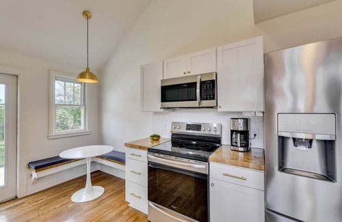 Summerville House | Available Masters 2025! On the Hill! Renovated 4Br3Ba historic neighborhood