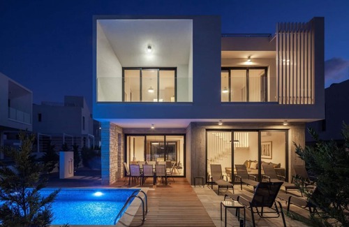 Emba Villa | Avalon 1 Villa 11 - Four Bedroom Villa, Sleeps 8