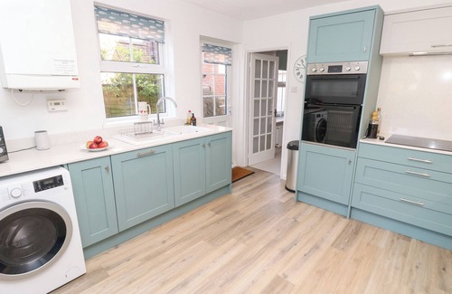 Freshwater House | AVALON, family friendly, with a garden in Freshwater