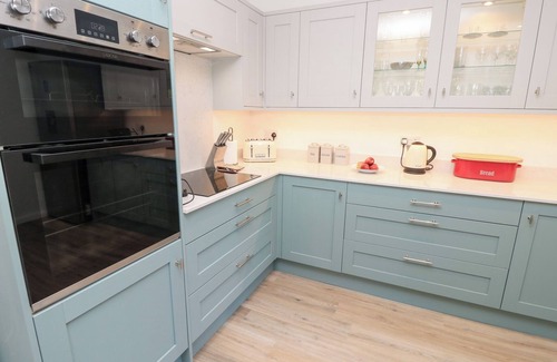 Freshwater House | AVALON, family friendly, with a garden in Freshwater
