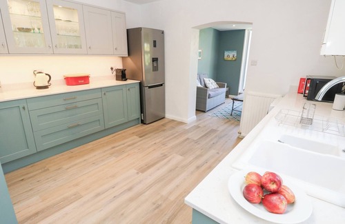Freshwater House | AVALON, family friendly, with a garden in Freshwater