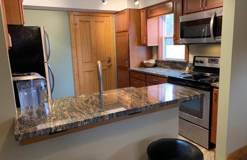 Lansing House | Avalon Guest House -1 BR, 1 Bath, Full Kitchen, 1st Floor LaundrynPark by Door.