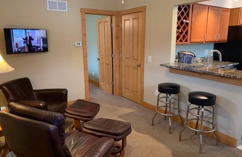 Lansing House | Avalon Guest House -1 BR, 1 Bath, Full Kitchen, 1st Floor LaundrynPark by Door.
