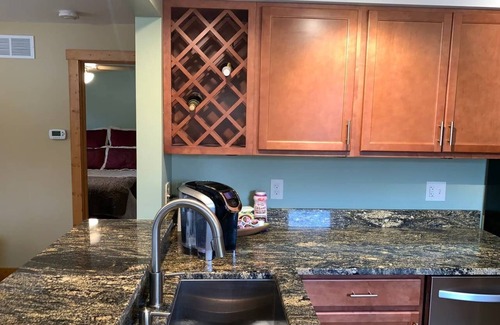 Lansing House | Avalon Guest Lodge 3102 Entire House. Sleeps 9