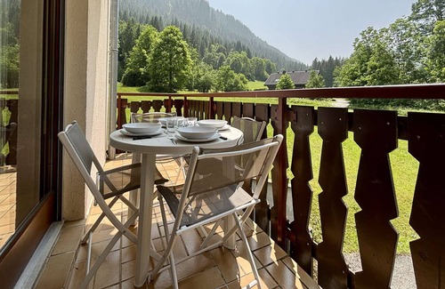 Chatel Apartment | Avenières A8: Mountain corner studio at Linga