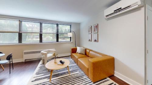 East Falls Apartment | Avenue B152 Perfect 2br! Pool Parking Gym