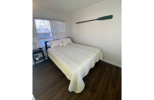 Ludington Apartment | Avenue Flats #1 - Walk to shops and restaurants - Hosted by Simple Lyfe Stays