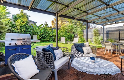 Rosebud House | Avenues gorgeous home 4 🛏️ 2 🛁 King bed AC wifi games room pets 👍 BBQ.