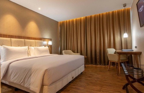 Bekasi Hotel | Avenzel Hotel & Convention Cibubur