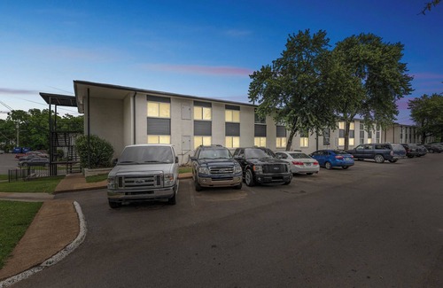 Glengarry Apartment | Avery Apartments D33 I Spacious 2 Bed 1 Bath