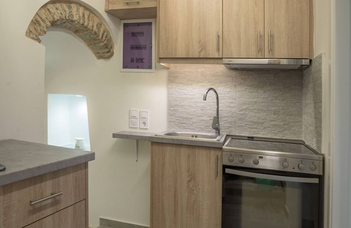 Pyrgi Apartment | Avgoustinos House - Stone Arch