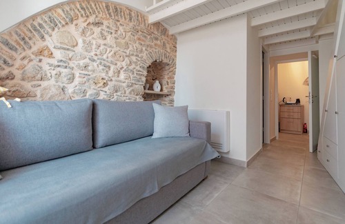 Pyrgi Apartment | Avgoustinos House - Stone Arch