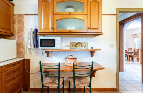 Avia House | Avia's Seaside Hideaway with Lush Garden
