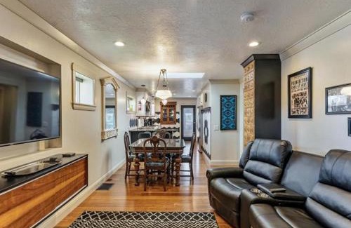 Liberty Wells House | Aviary Park & PickleBall Close By