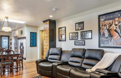 Liberty Wells House | Aviary Park & PickleBall Close By