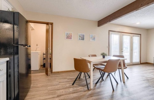 Mount Moriah House | Aviator's Lounge 2BR 1Bath WiFi Close to Airport 2