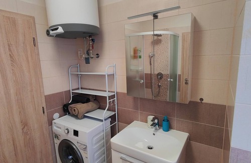 Brezova Apartment | Avignon - 1 Bedroom Flat on the first floor