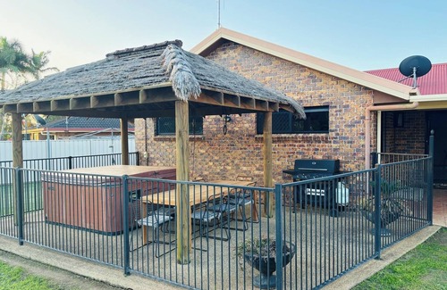 Avoca House | Avoca House - Family, Tradie and Pet Friendly House with Shed, Wifi, Parking.