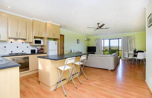 McLaren Vale Bed & Breakfast | Avocado Cottage minimum 2 night stay.nTariff is 2 guests sharing King Bedroomnn