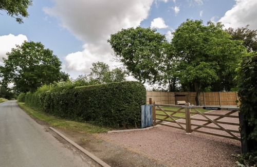 Moreton Cottage | AVOINE COTTAGE, pet friendly, character holiday cottage in Hartpury