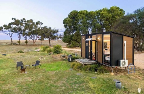 Banyena House | Avondale Heights by Tiny Away