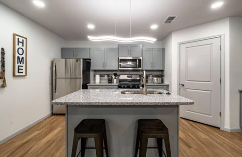 North by Northwest House | Away From Home Retreat - 3BR 2BA - NW Lubbock