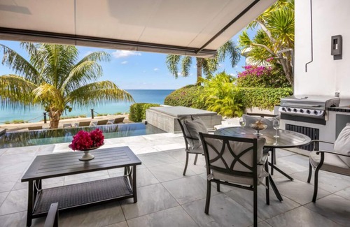 Fryes Beach Hotel | Awe-Inspiring Coastal Stay Perfect for Groups Seeking Bliss - with Kitchen