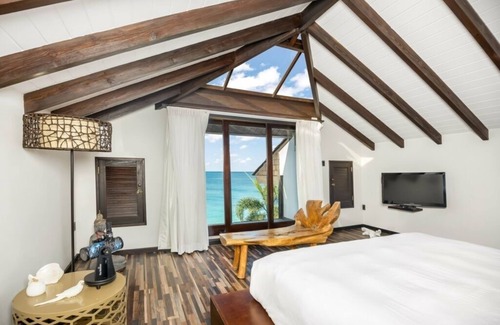 Fryes Beach Hotel | Awe-Inspiring Coastal Stay Perfect for Groups Seeking Bliss - with Kitchen