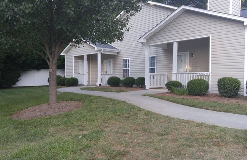 Clemmons Condo | Awesome ! 2 Bedroom , 2 Bath, With A Swimming Pool!