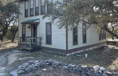 Lampasas House | Awesome 2 Bedroom Secluded Cottage with spectacular sunsets