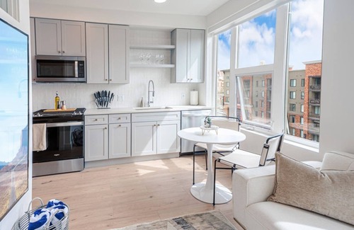 Downtown Salt Lake City Apartment | Awesome Amenities! Pool/HotTub/Gym/Bowling + More!
