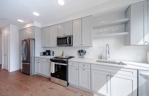 Downtown Salt Lake City Apartment | Awesome Amenities! Pool/HotTub/Gym/Bowling + More!