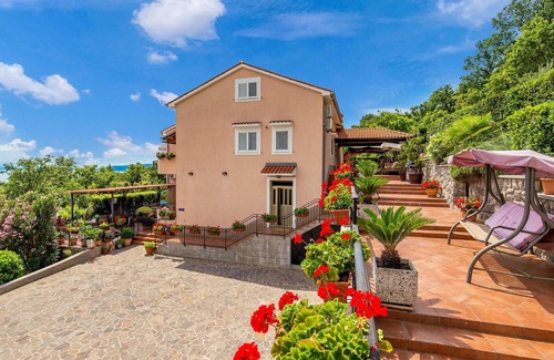 Donji Kraj Apartment | Awesome apartment in Moscenicka Draga