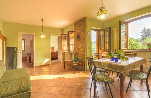 Monforte d'Alba Apartment | Awesome apartment in Monforte D'Alba