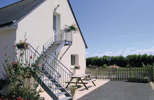 Roz-Landrieux Apartment | Awesome apartment in Roz-Landrieux