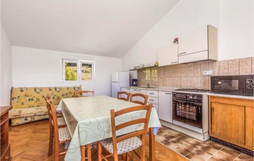 Supetarska Draga Apartment | Awesome Apartment In Supetarska Draga